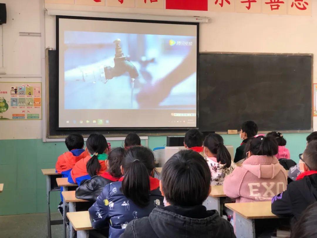 学医的女生为什么要带红绳？
